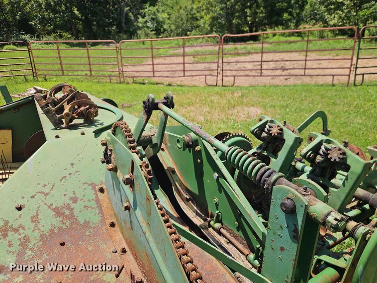 image for item EO4529 John Deere 24T small square baler