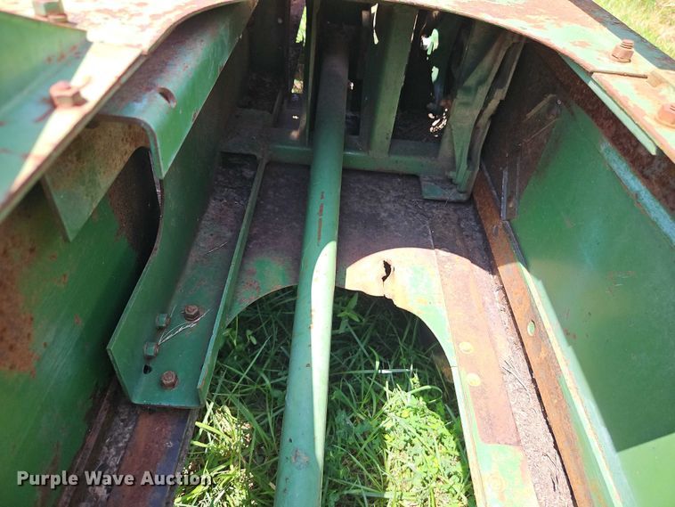 image for item EO4529 John Deere 24T small square baler