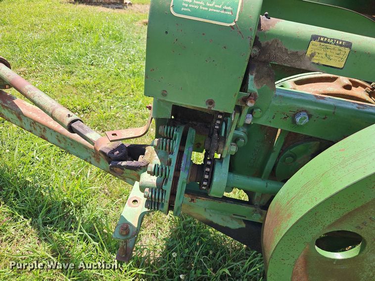 image for item EO4529 John Deere 24T small square baler