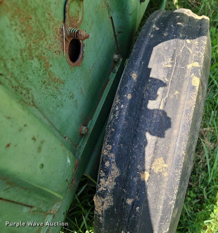 image for item EO4529 John Deere 24T small square baler