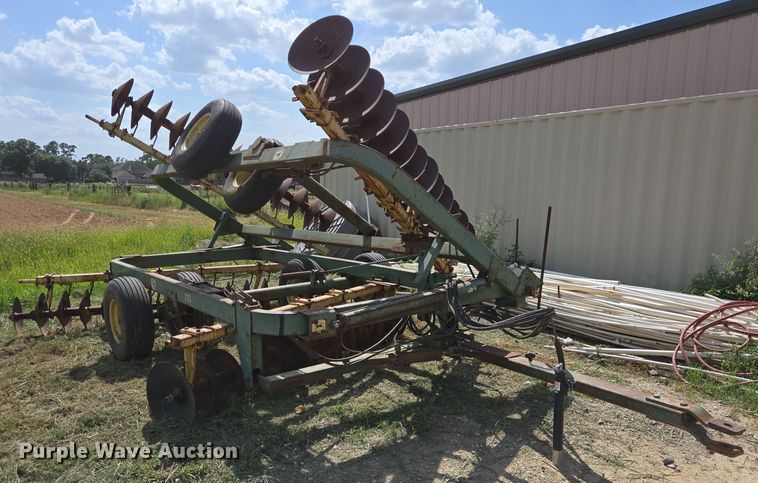 image for item EQ2616 John Deere off-set disk