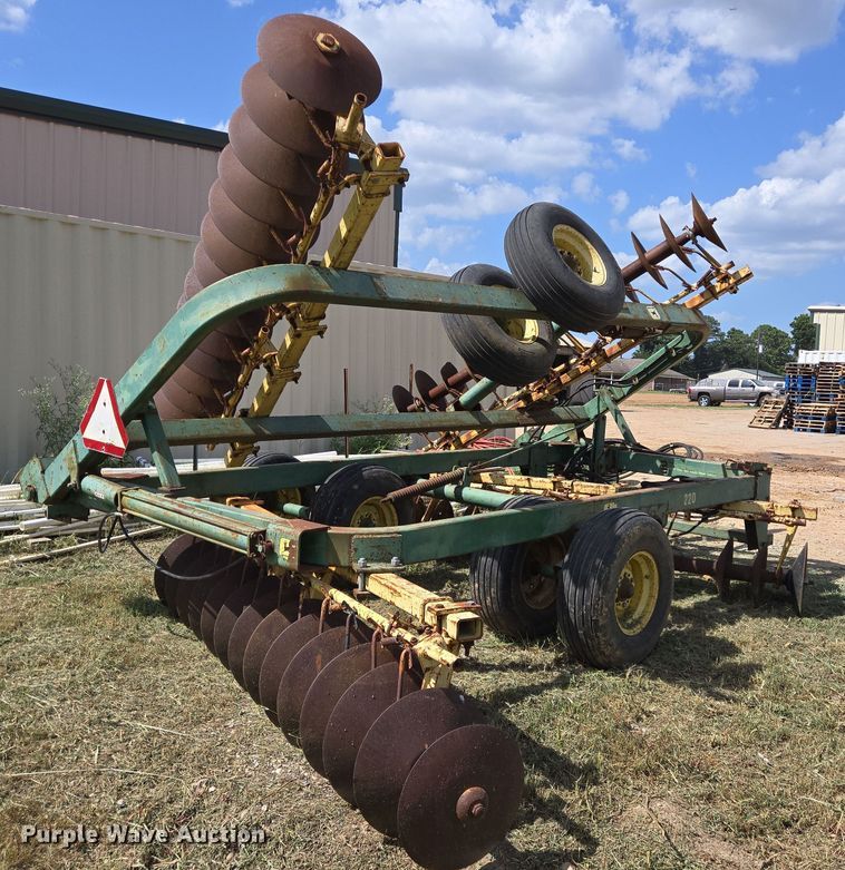 image for item EQ2616 John Deere off-set disk