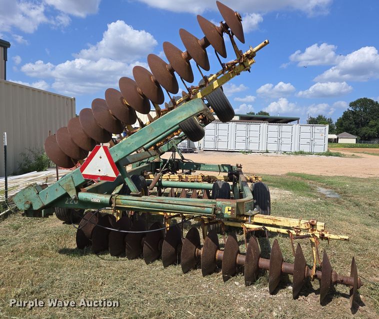 image for item EQ2616 John Deere off-set disk