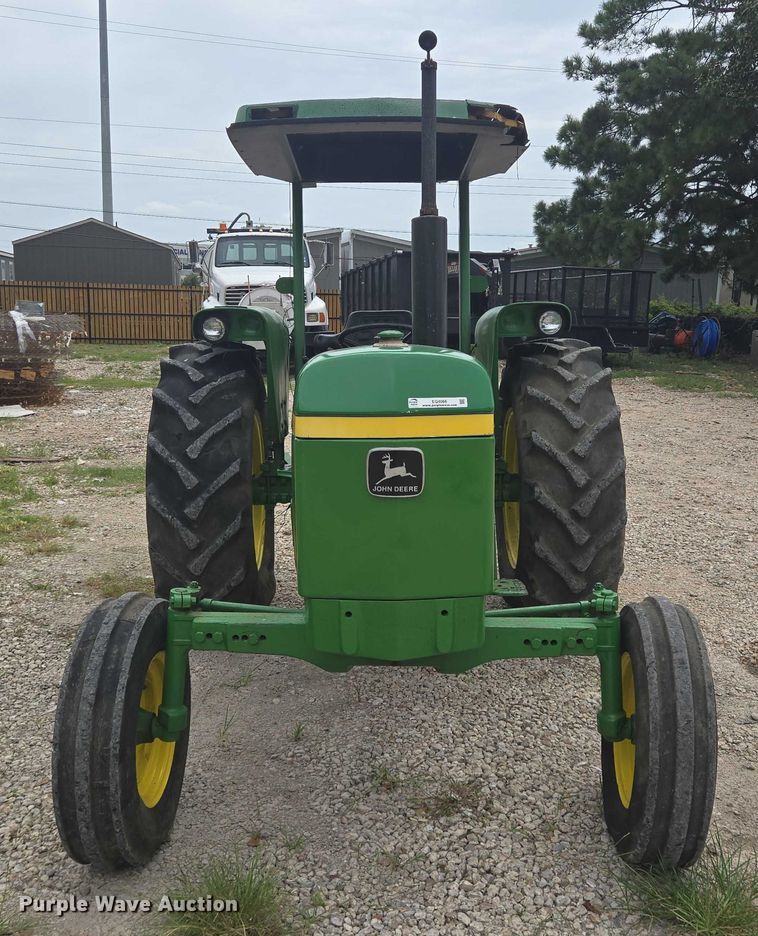 image for item EQ4066 John Deere 2640 tractor