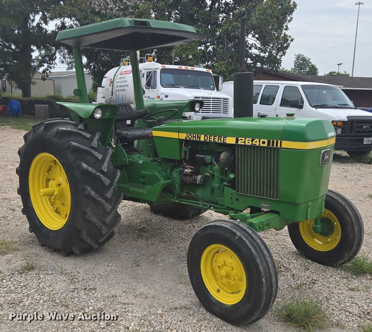 image for item EQ4066 John Deere 2640 tractor
