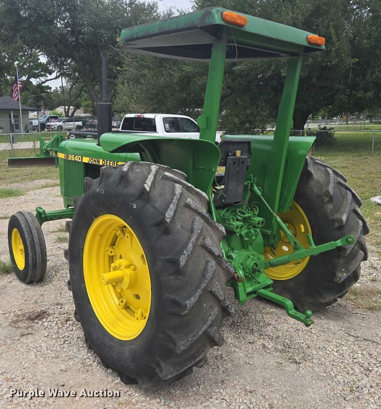 image for item EQ4066 John Deere 2640 tractor