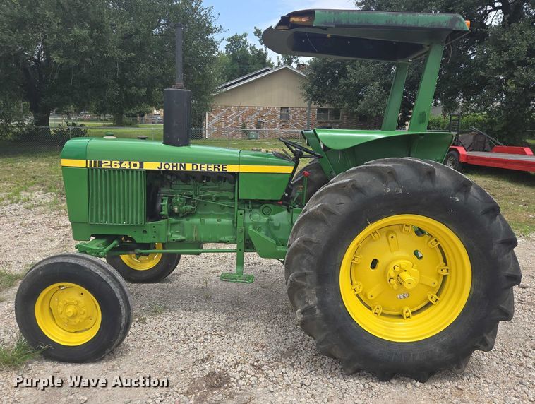 image for item EQ4066 John Deere 2640 tractor