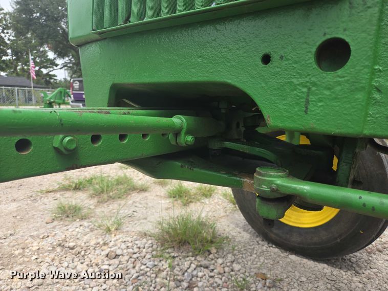 image for item EQ4066 John Deere 2640 tractor