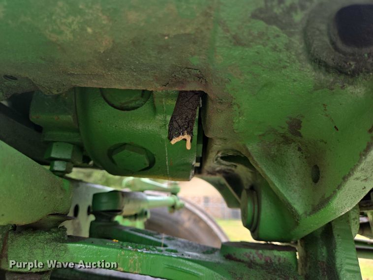 image for item EQ4066 John Deere 2640 tractor