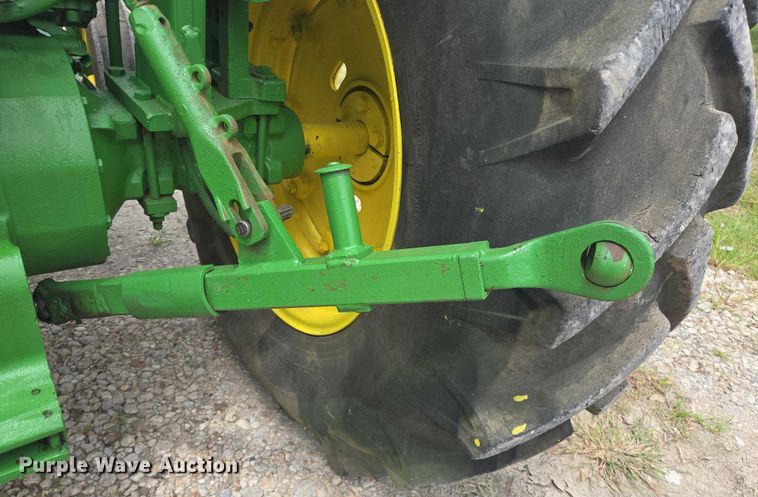 image for item EQ4066 John Deere 2640 tractor