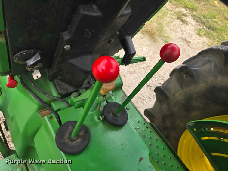 image for item EQ4066 John Deere 2640 tractor