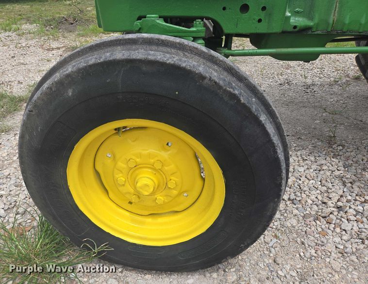 image for item EQ4066 John Deere 2640 tractor