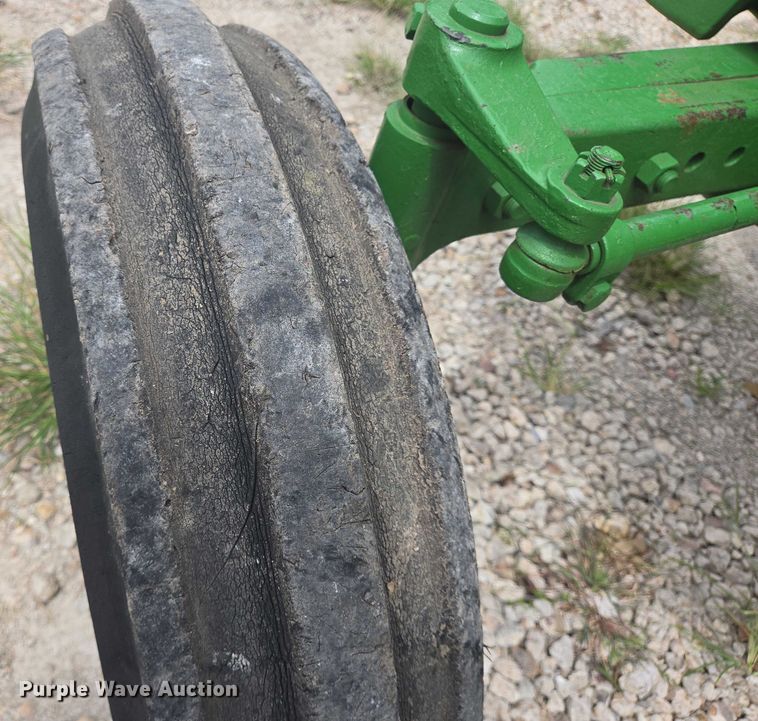 image for item EQ4066 John Deere 2640 tractor