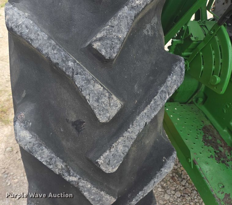 image for item EQ4066 John Deere 2640 tractor