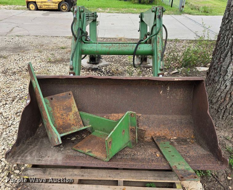 image for item EQ4068 John Deere loader