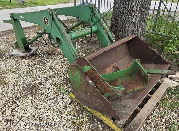 image for item EQ4068 John Deere loader