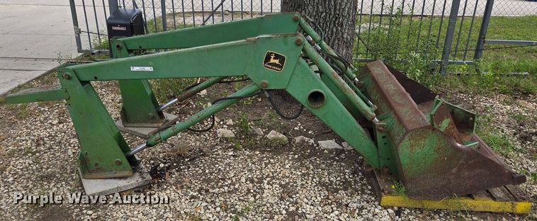 image for item EQ4068 John Deere loader