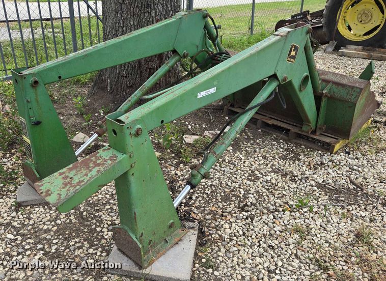 image for item EQ4068 John Deere loader