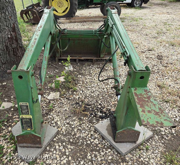 image for item EQ4068 John Deere loader