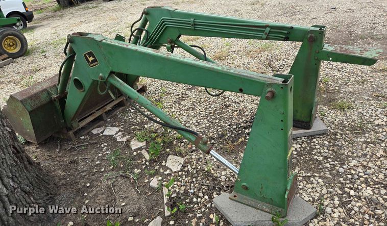 image for item EQ4068 John Deere loader