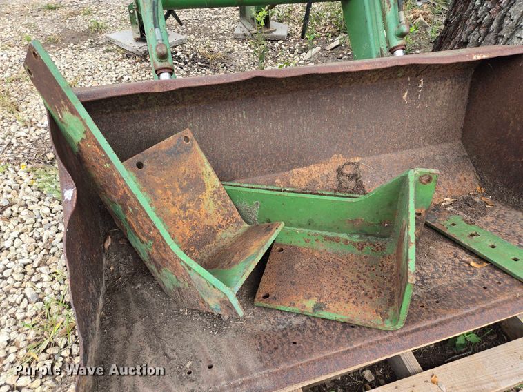 image for item EQ4068 John Deere loader