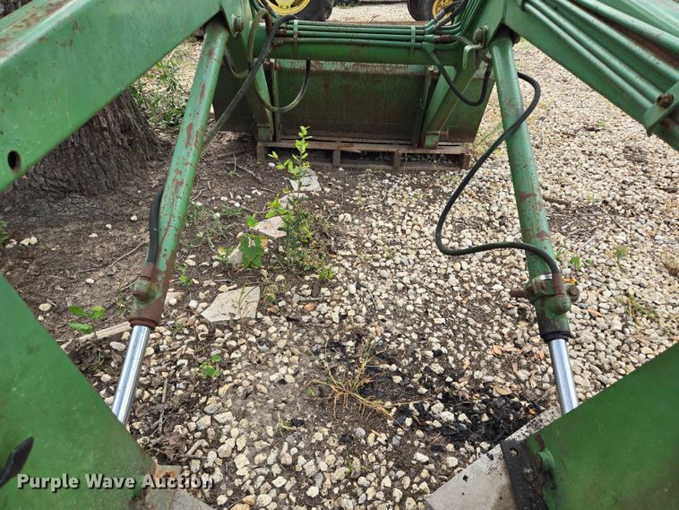 image for item EQ4068 John Deere loader