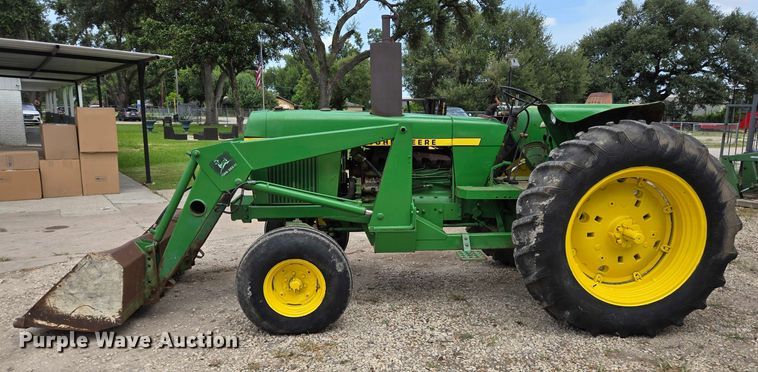 image for item EQ4069 John Deere 2840 tractor