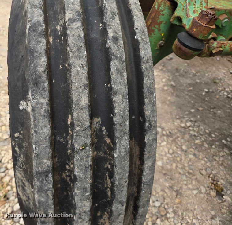 image for item EQ4069 John Deere 2840 tractor