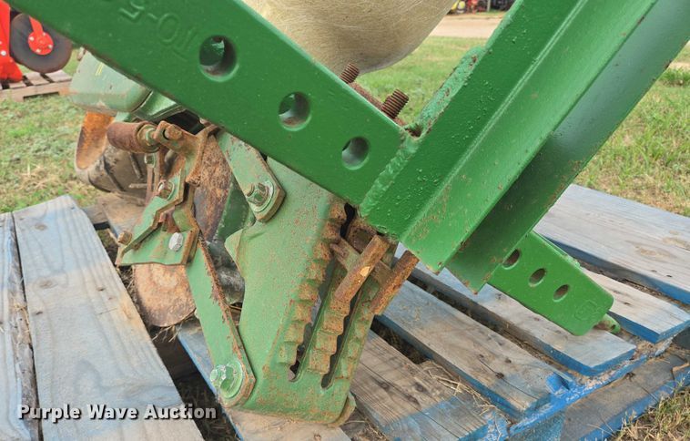 image for item EQ4079 John Deere 71 single row planter