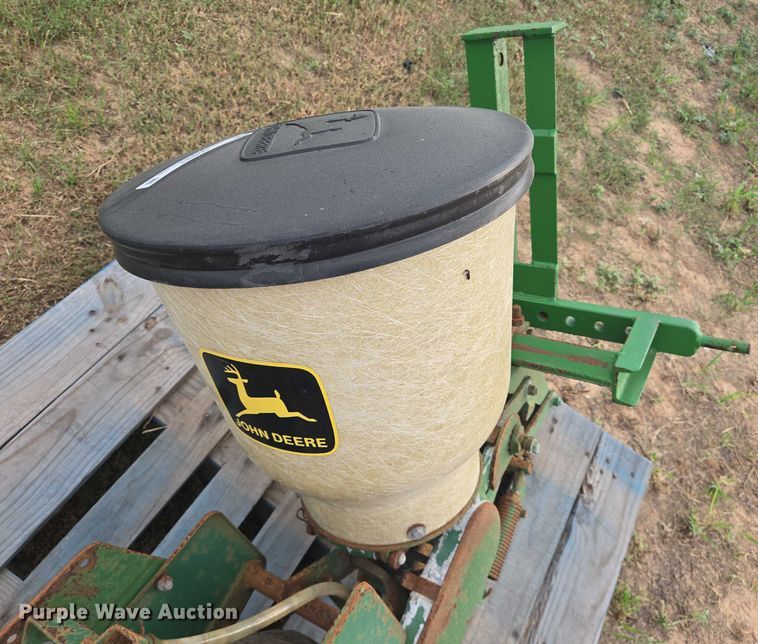 image for item EQ4079 John Deere 71 single row planter