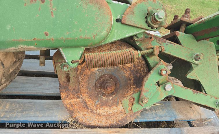 image for item EQ4079 John Deere 71 single row planter