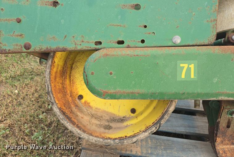 image for item EQ4079 John Deere 71 single row planter