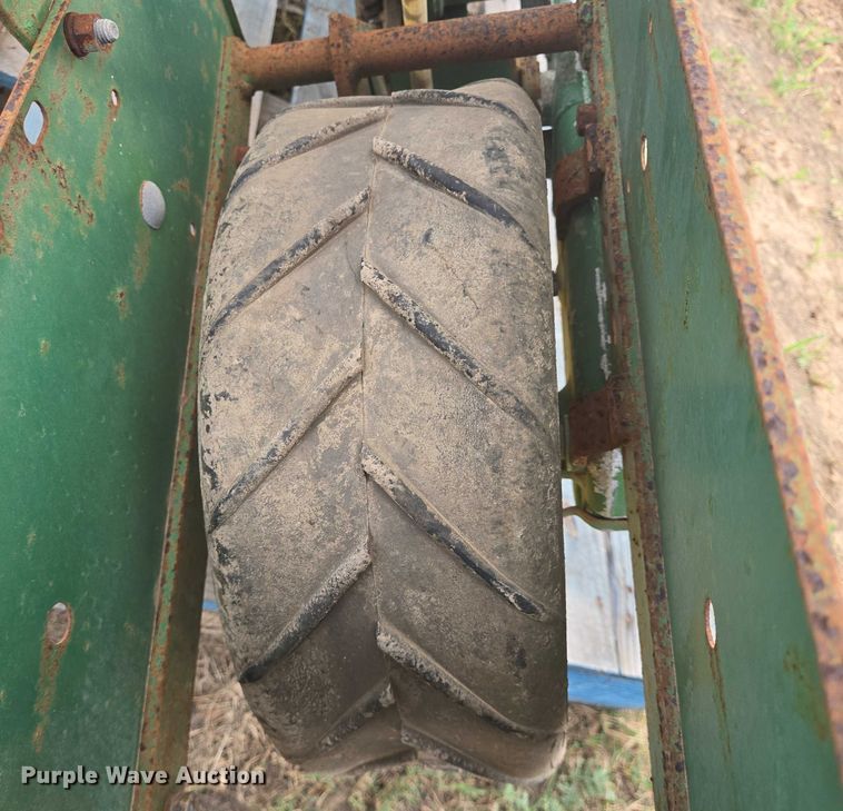 image for item EQ4079 John Deere 71 single row planter