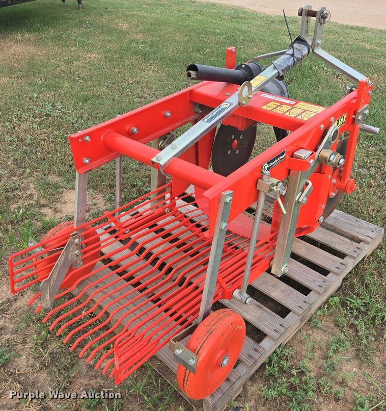 image for item EQ4080 2014 Checchi & Magli SP50V potato digger