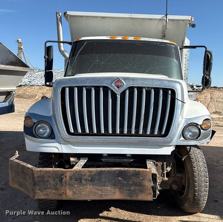 image for item EQ4588 2013 International 7400 feed delivery truck