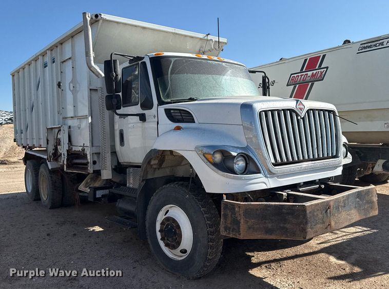 image for item EQ4588 2013 International 7400 feed delivery truck