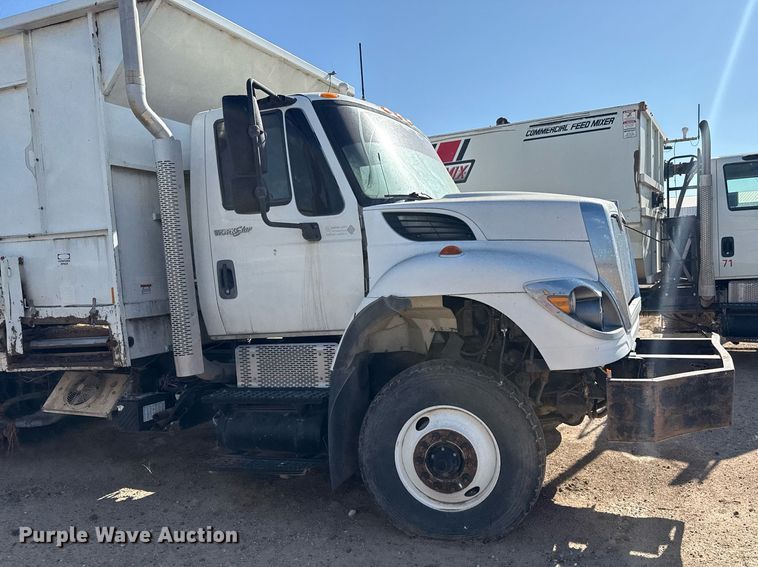 image for item EQ4588 2013 International 7400 feed delivery truck