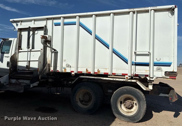 image for item EQ4588 2013 International 7400 feed delivery truck