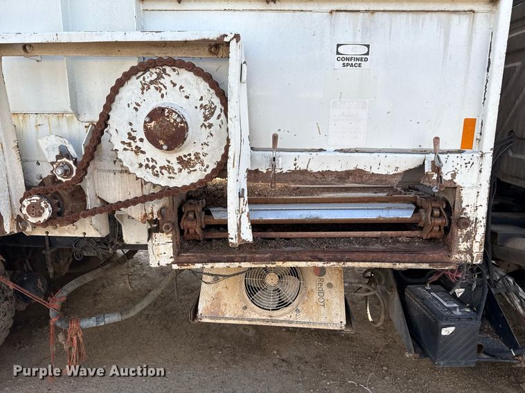 image for item EQ4588 2013 International 7400 feed delivery truck