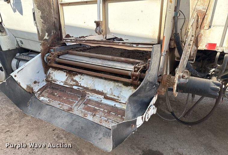 image for item EQ4588 2013 International 7400 feed delivery truck