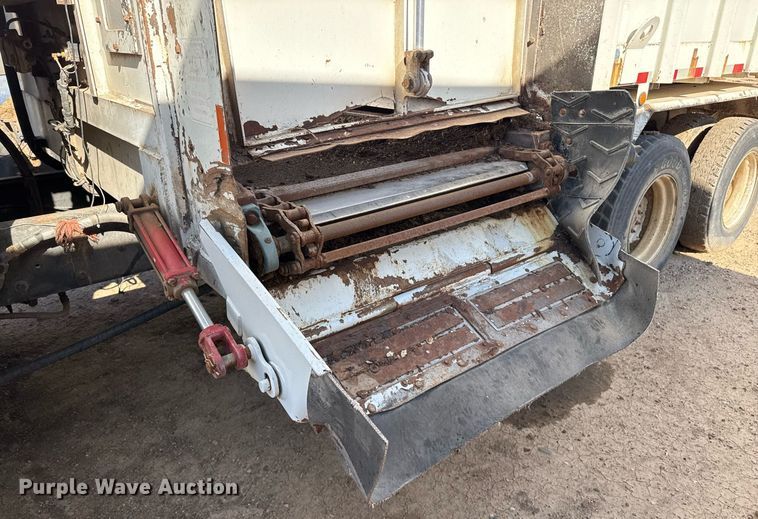 image for item EQ4588 2013 International 7400 feed delivery truck