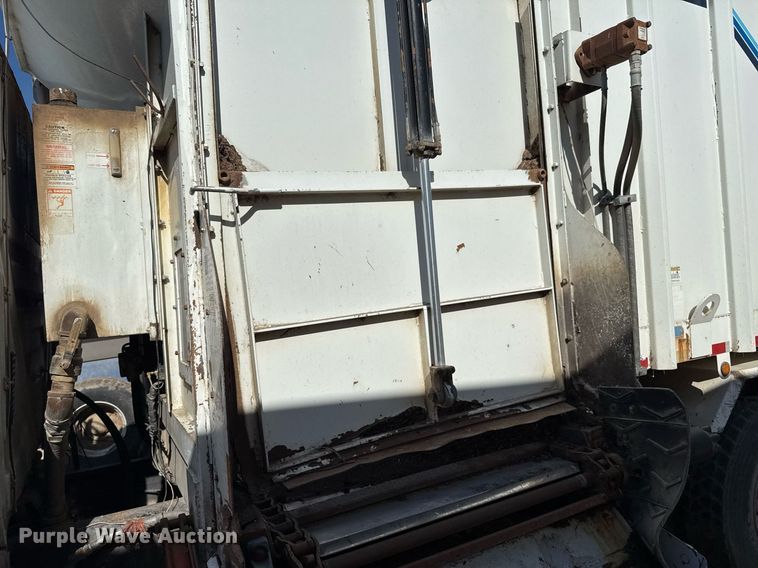 image for item EQ4588 2013 International 7400 feed delivery truck