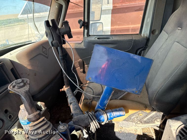 image for item EQ4588 2013 International 7400 feed delivery truck