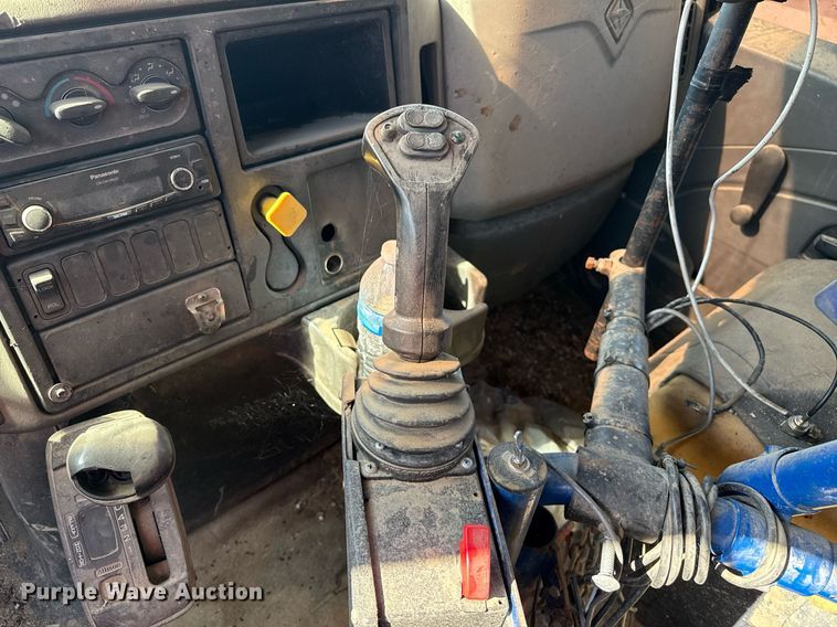 image for item EQ4588 2013 International 7400 feed delivery truck