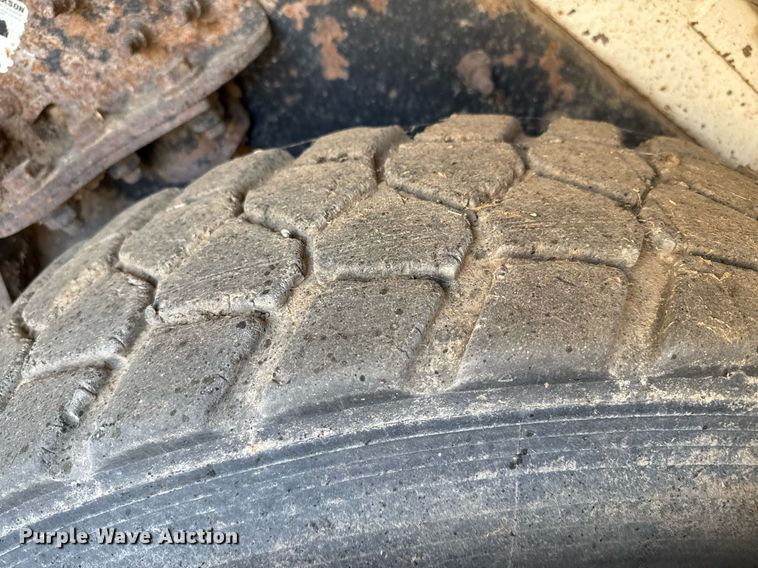 image for item EQ4588 2013 International 7400 feed delivery truck