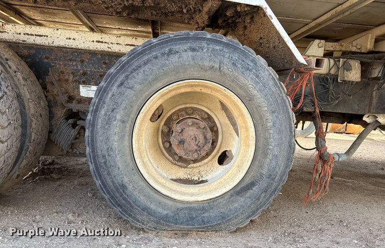 image for item EQ4588 2013 International 7400 feed delivery truck