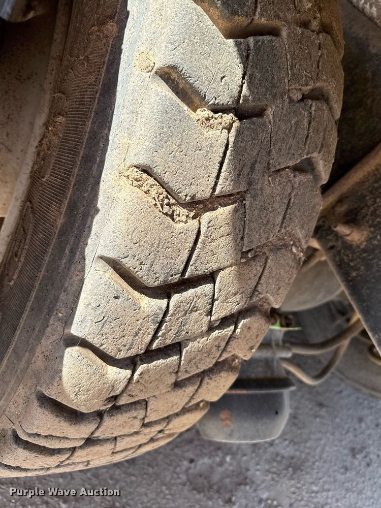 image for item EQ4588 2013 International 7400 feed delivery truck