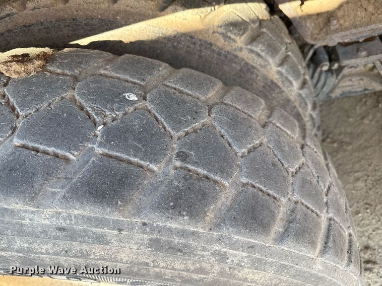 image for item EQ4588 2013 International 7400 feed delivery truck