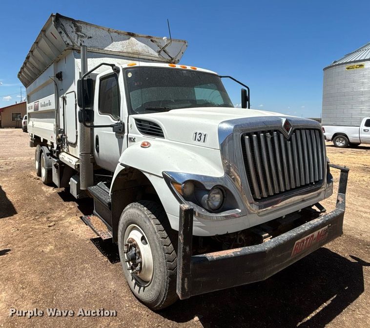 image for item EQ4590 2020 International HV607 feed delivery truck