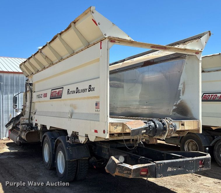 image for item EQ4590 2020 International HV607 feed delivery truck